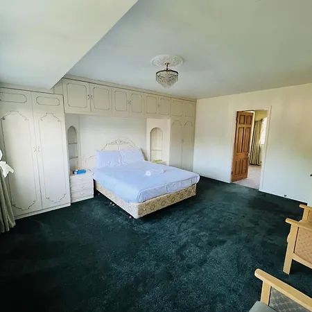 Unwind In Comfort At Cosy Caradus Free Parking * Birmingham