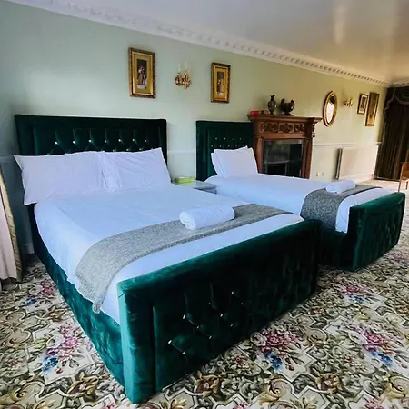 Unwind In Comfort At Cosy Caradus Free Parking