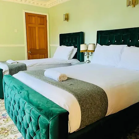 Unwind In Comfort At Cosy Caradus Free Parking *