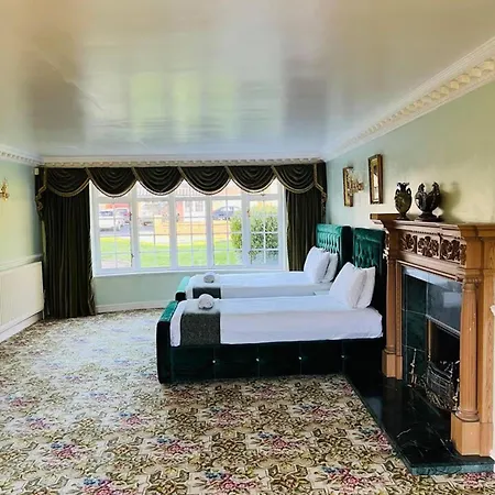 Unwind In Comfort At Cosy Caradus Free Parking